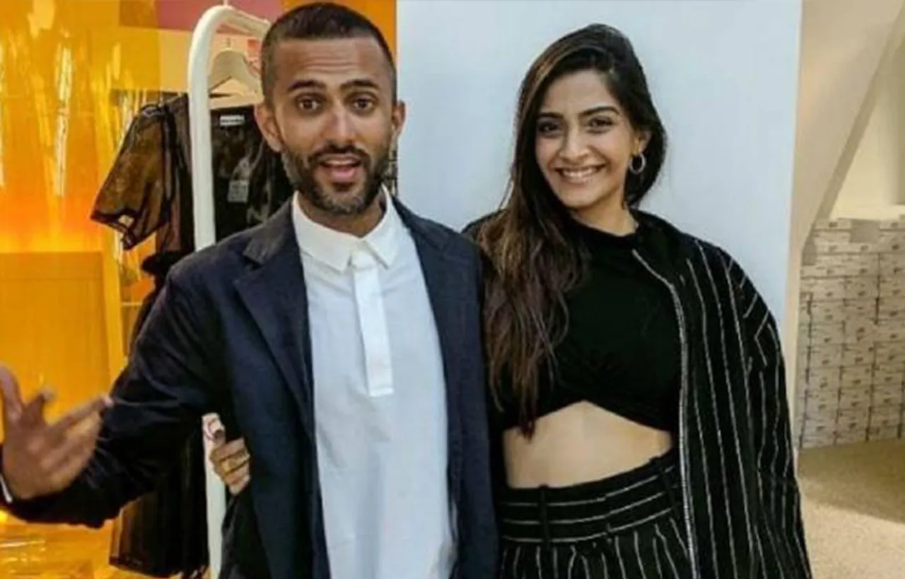SONAM KAPOOR AND ANAND AHUJA GO DIGITAL WITH THEIR WEDDING CARDS