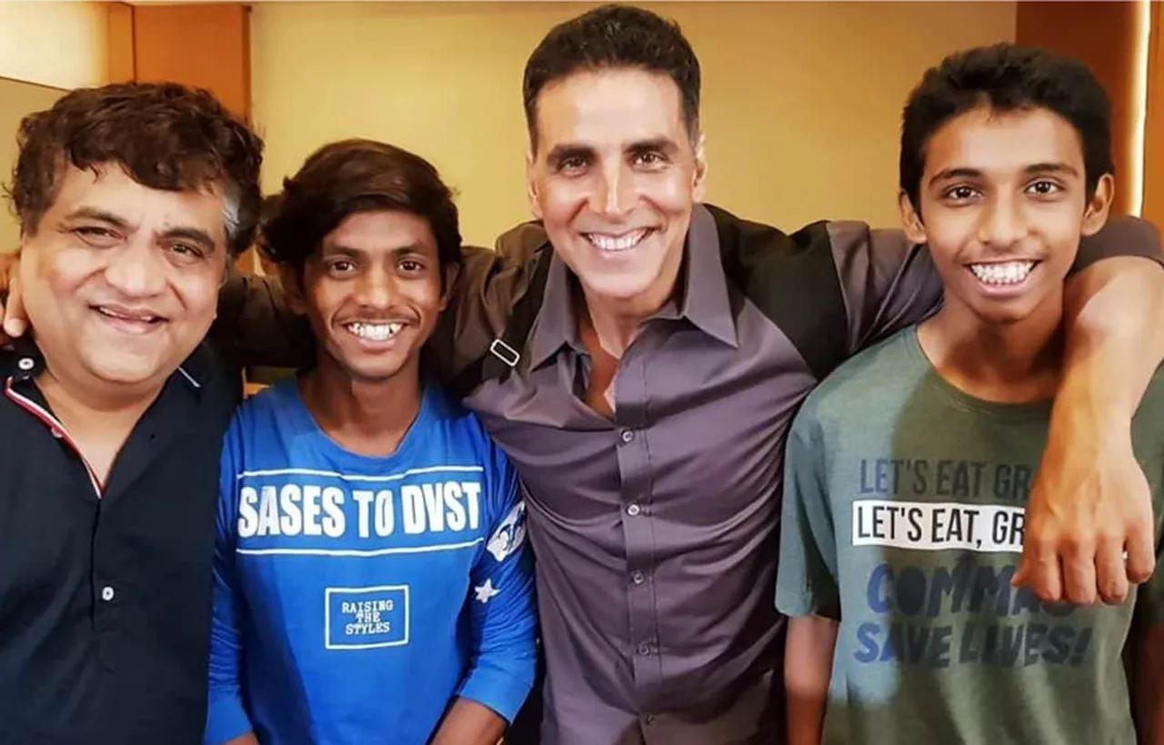 Marathi Film backed by Akshay Kumar starring musician Swanand Kirkire heads to Melbourne !