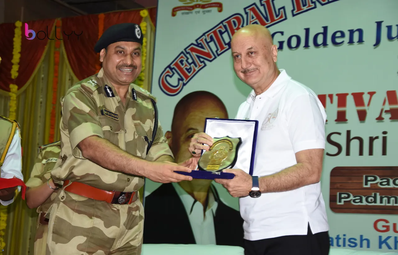 Anupam Kher’s motivational speech for CISF jawans left them awestruck !