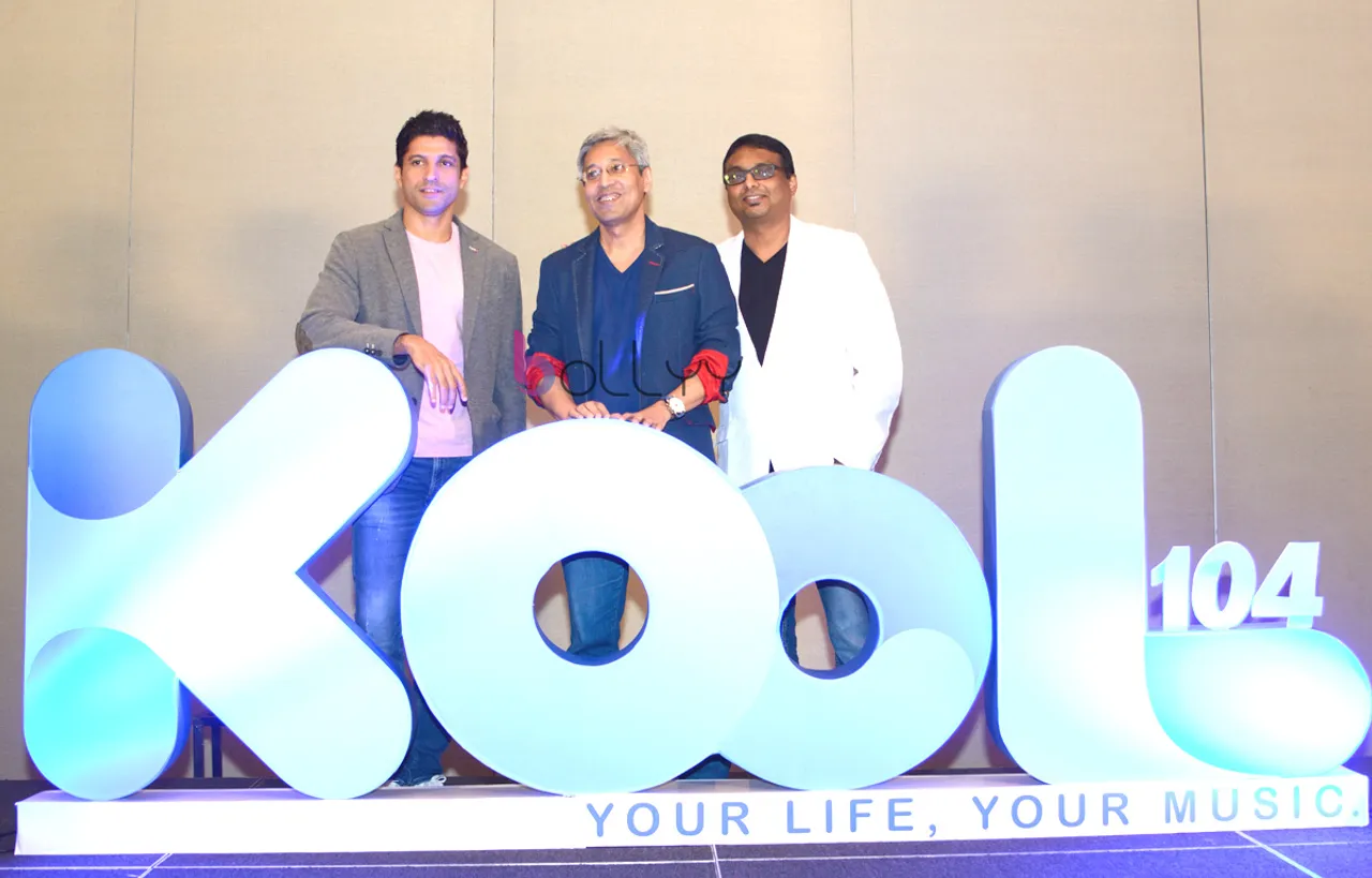 Farhan Akhtar & the Kool 104 crew cause a chill in Hyderabad !