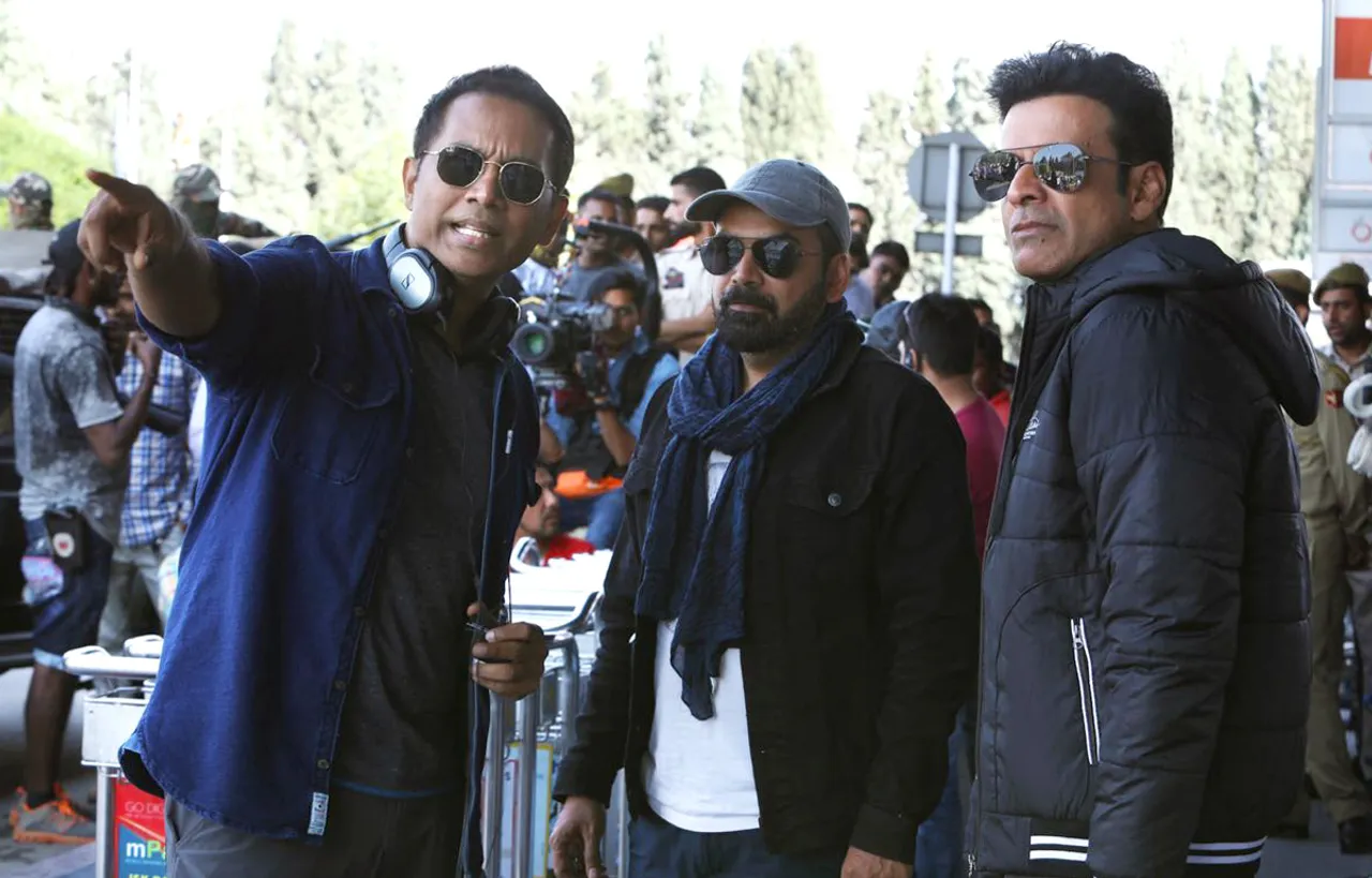 37 Years After Silsila, Raj & Dk Film At Srinagar Airport!