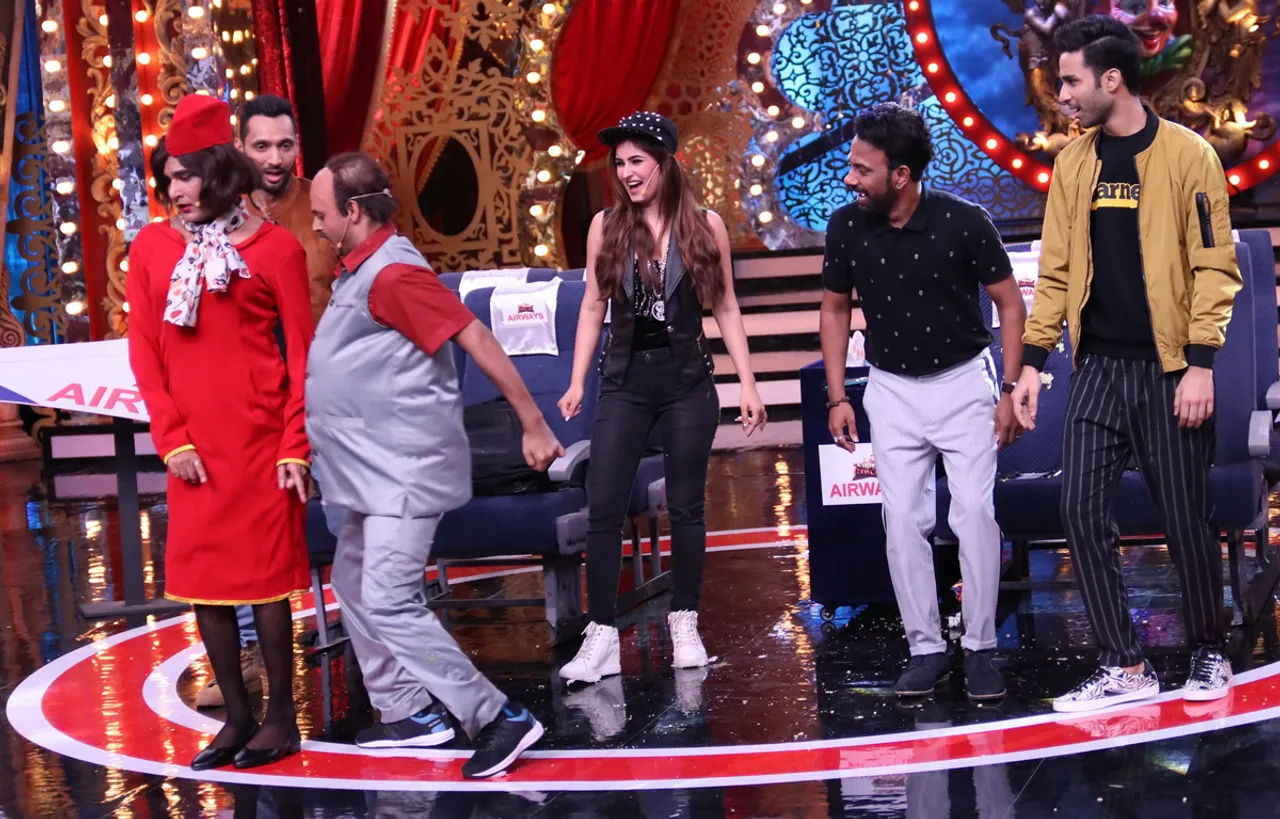 Dancing Uncle shakes a leg on Comedy Circus!