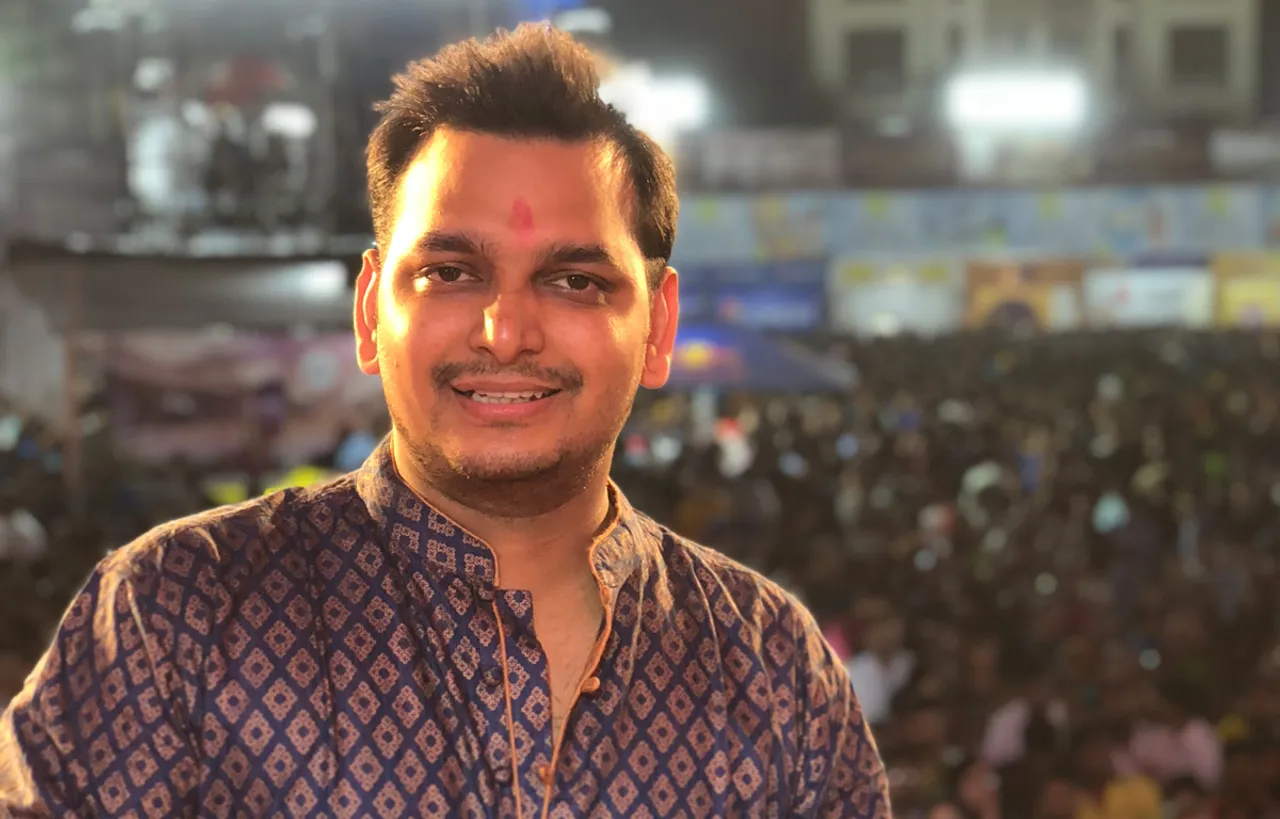 Comedy Circus Artist Paritosh Tripathi Enjoys Navratri With His Fans