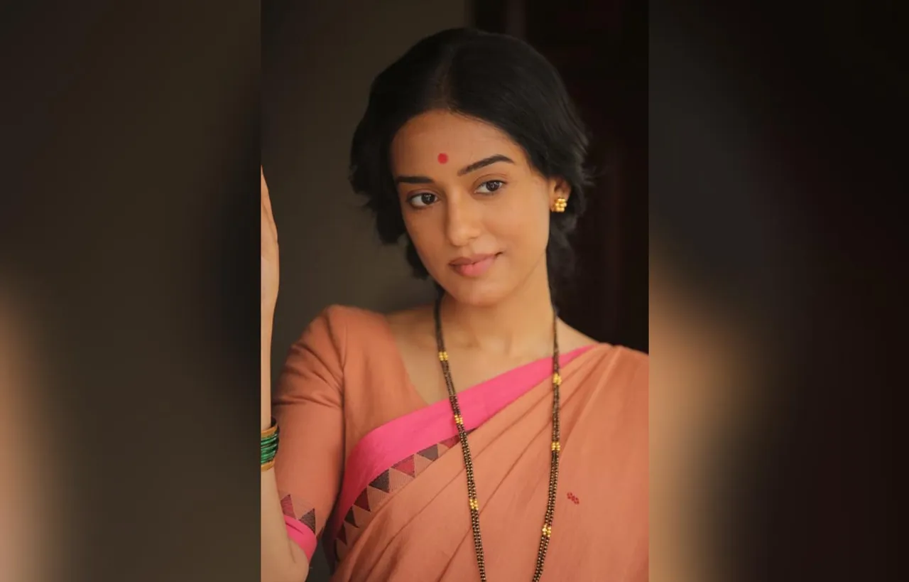 Presenting The First Look Of Amrita Rao As Meenatai Thackeray