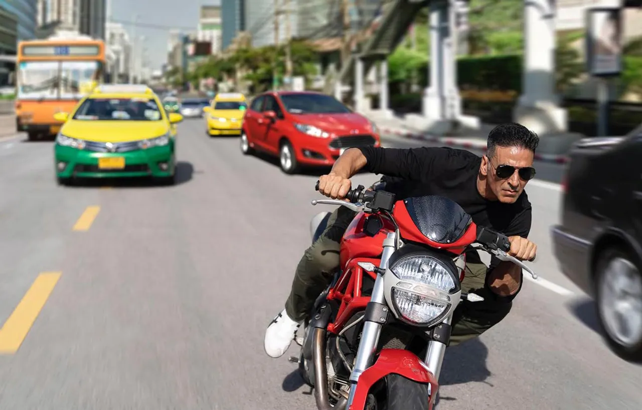 Akshay-Kumar-shoots-bike-stunts-on-the-streets-of-Bangkok-for-Rohit-Shetty’s-Sooryavanshi