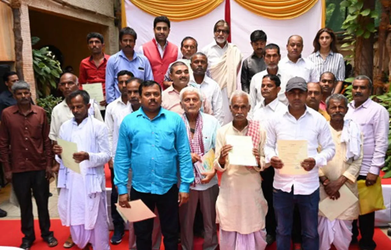 Amitabh Bachchan Pays Off 2100 Farmers From Bihar