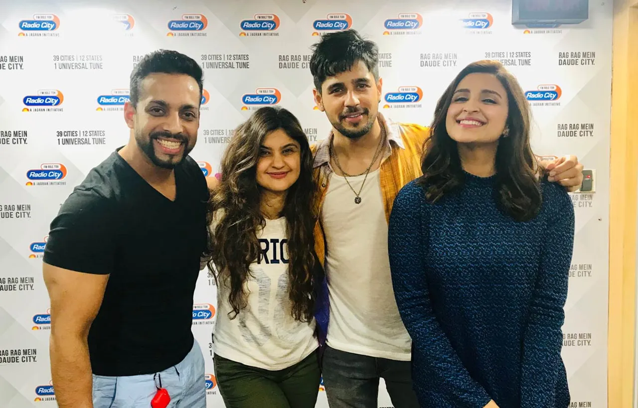 Actor-Sidharth-Malhotra-And-Parineeti-Chopra-Promoted-Their-Upcoming-Film-Jabariya-Jodi-At-Radio-City-Mumbai