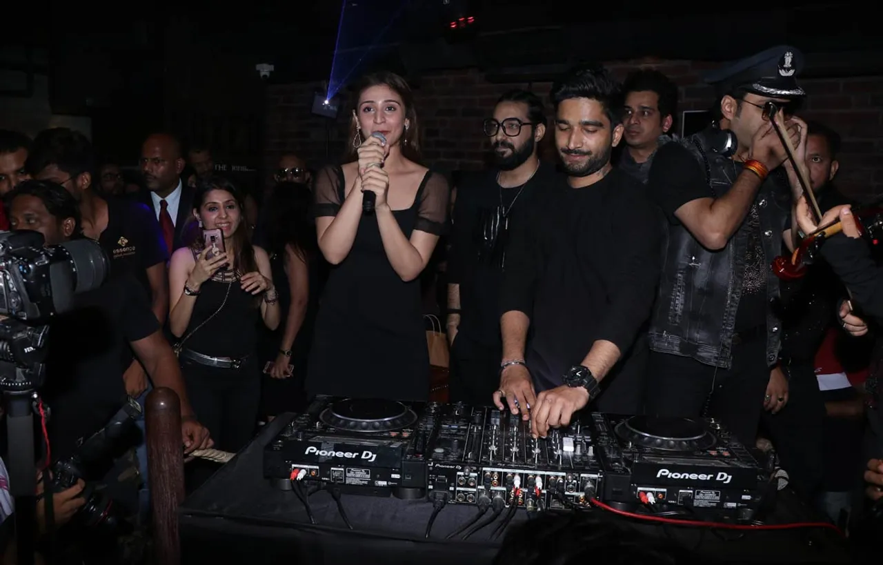 DHVANI-AND-SACHET-PROMOTES-PSYCHO-SAIYAAN-AT-PUBS-IN-MUMBAI