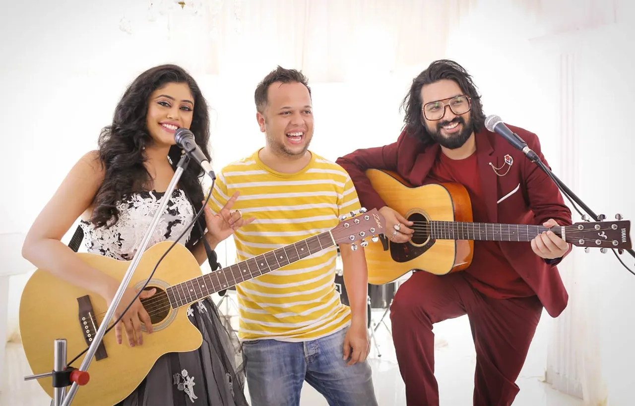 Luv-Isrrani-Renowned-Film-Maker-And-Photographer-Spotted-Shooting-A-Music-Video-With The-Hit-Duo-Music-Composers-Sachet-Tandon-And-Parampara-Thakur