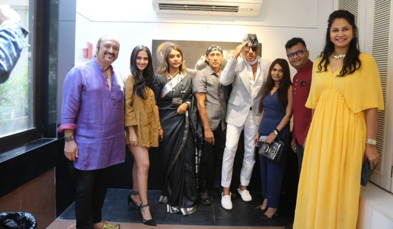 Actor Jackie Shroff Graces A Painting Exhibition of master artists Gautam and Rupali Patole to get back to his roots!