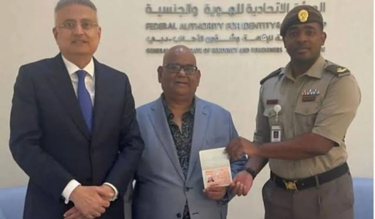 Satish Kaushik receives UAE’s coveted Golden Visa!