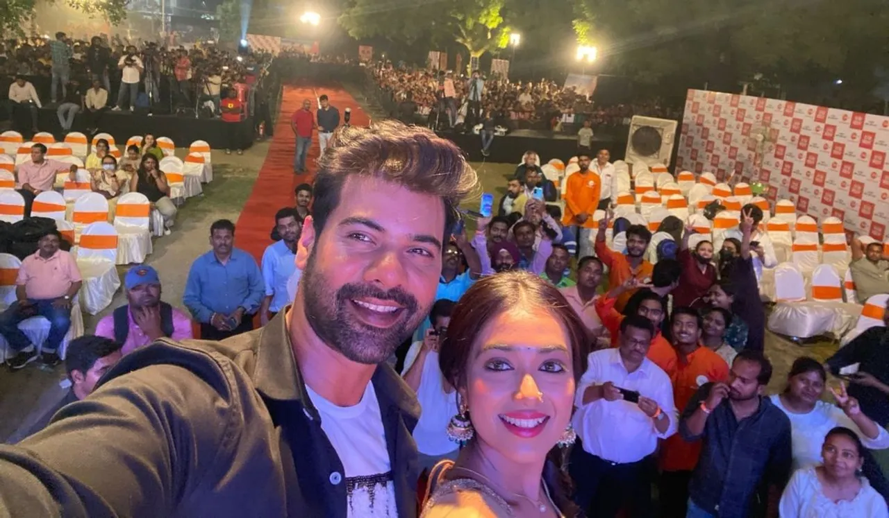 Zee TV's Pyaar Ka Pehla Naam Radha Mohan launches in Lucknow amidst thousands of fans trying to make their 'Mohan' smile again!