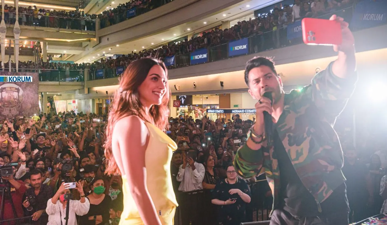 Varun Dhawan, Kiara Advani visited KORUM Mall to promote their upcoming movie JugJugg Jeeyo