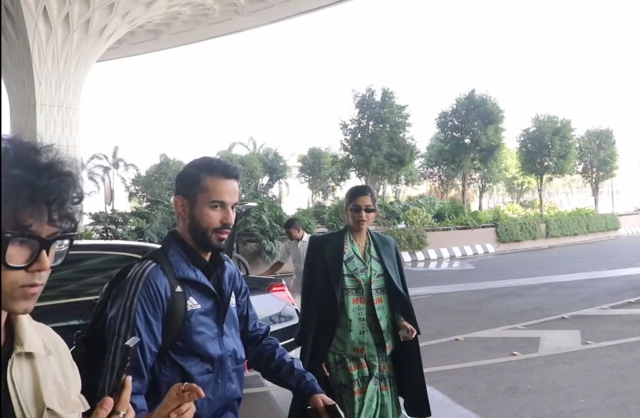 SONAM KAPOOR AHUJA TRAVELLING TO DELHI FOR HER BRAND LAUNCH SPOTTED AT AIRPORT