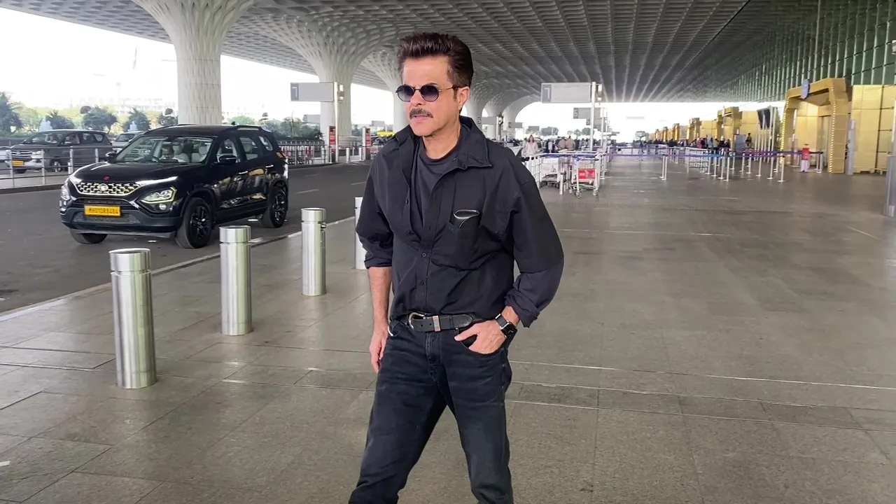 ANIL KAPOOR FLY FROM MUMBAI SNAPPED AT AIRPORT