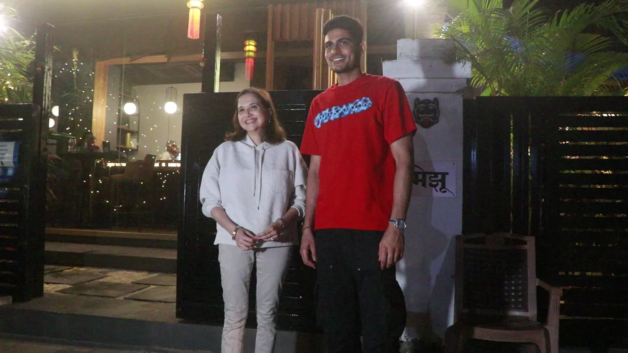 SHUBMAN GILL WITH ANUPAMA CHOPRA SPOTTED AT MIZU RESTAURANT IN BANDRA (4)