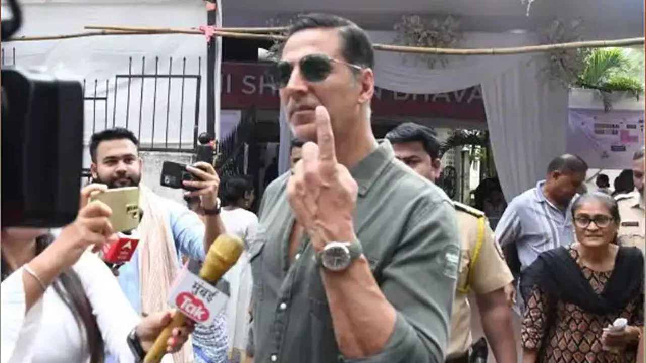 Stars cast their vote! Akshay Kumar voted for the first time