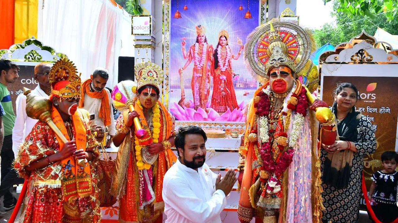 Tarun Khanna: Praises COLORS' 4D 'Laxmi Narayan' Temple