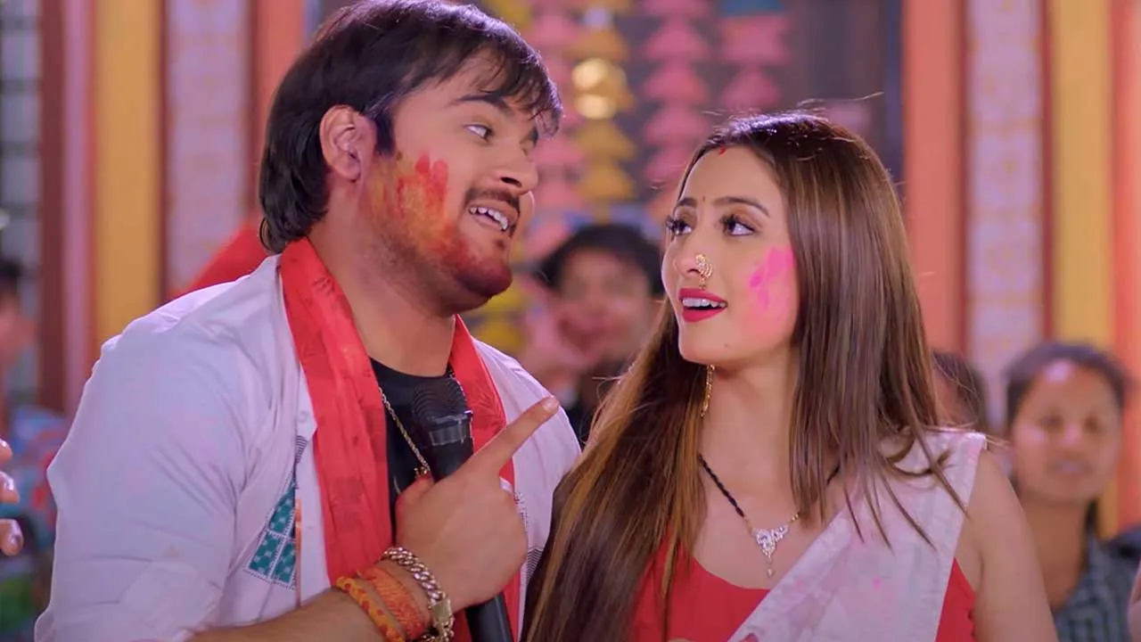 Arvind Akela Kallu and Shilpi Raj's Holi song 'Devar Pa Rahab Holi Mein' goes viral.jpg