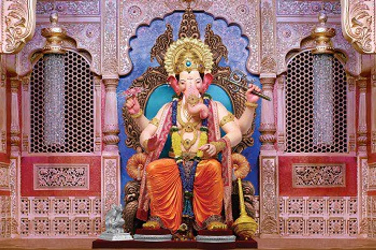 Meet the Lalbaug cha Raja on your mobile phones