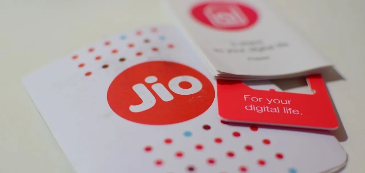 RJio's "Jio Football Offer" gives cashback upto Rs 2,200 on select smartphones