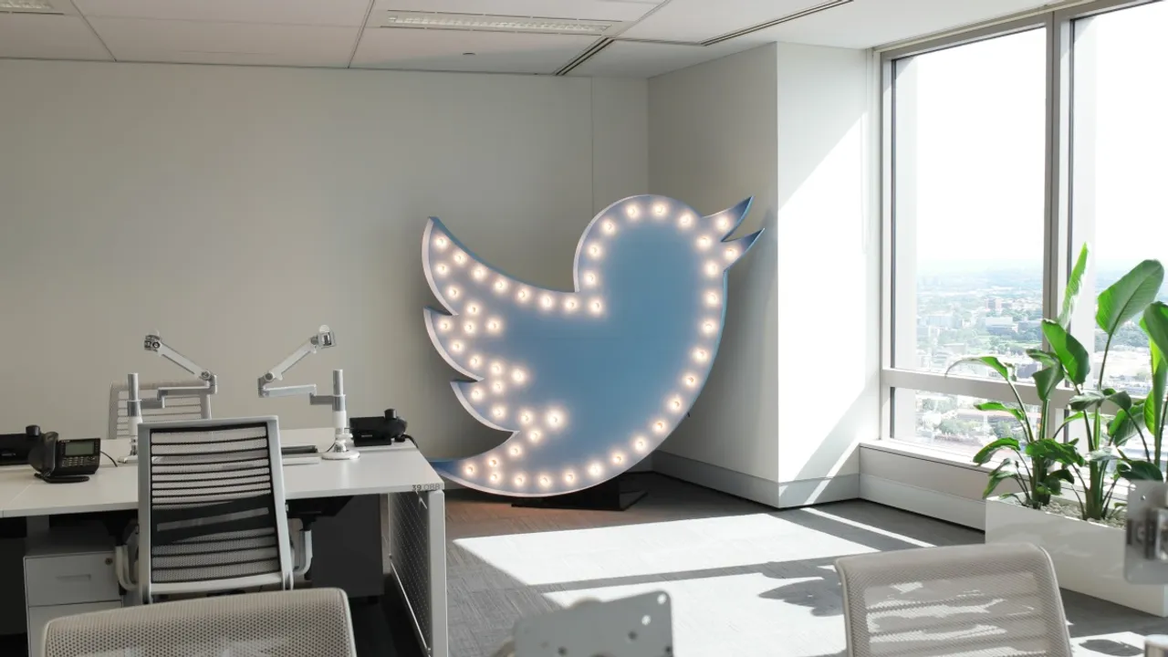 CIOL Twitter reportedly in talks with Google and Salesforce for buyout