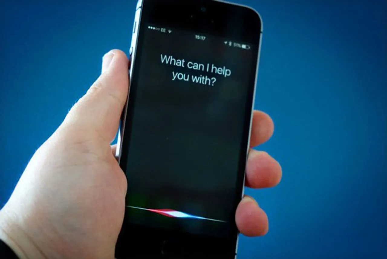 Apple to fix bug that allows Siri to read hidden notifications