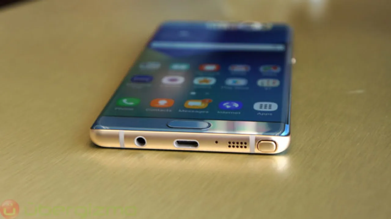Unlike Apple, Samsung reportedly to keep the headphone jack intact in Galaxy S8