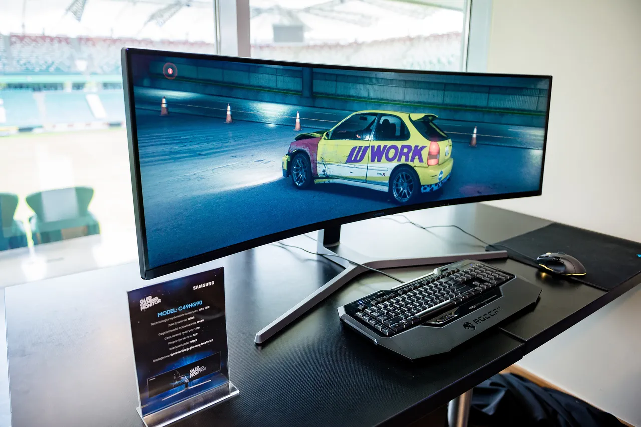 CIOL Samsung introduces curved LED monitors sporting HDR, QLED and FreeSync2