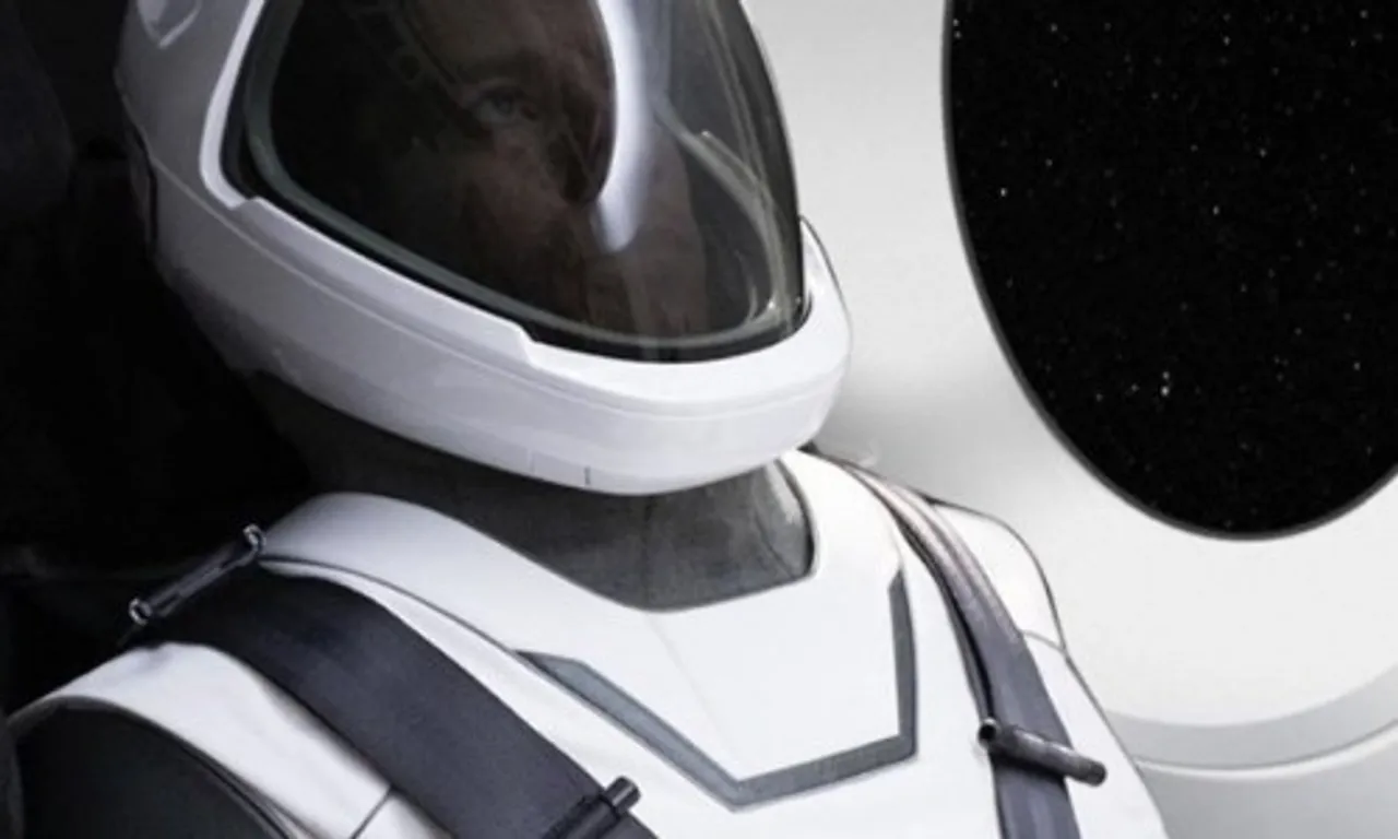 Elon Musk just revealed the official photo of its Space X space suit