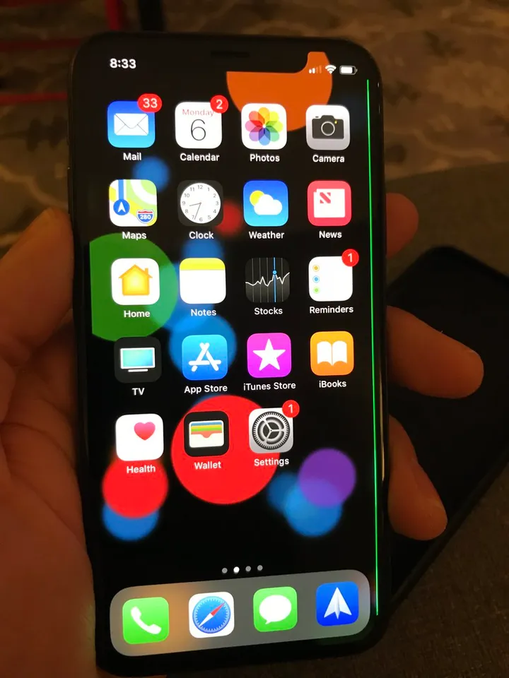 Some iPhone X users are reporting a persistent green line on the edges of the display screen