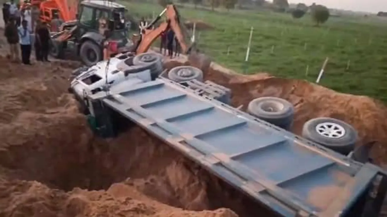 Dumper truck overturns, falls on labourers in Banaskantha, kills four