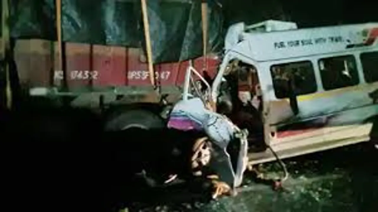 Four Gujarati pilgrims returning from Mahakumbh killed in accident, 8 injured