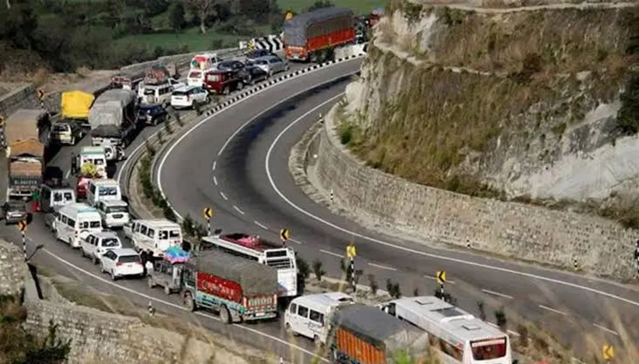 Srinagar-Jammu National Highway partially restored for traffic