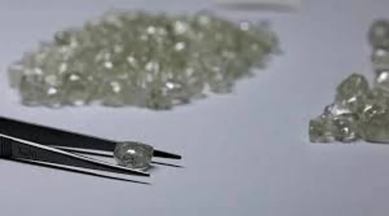 DRI seizes Diamond worth ₹3 cr from Ahmedabad airport