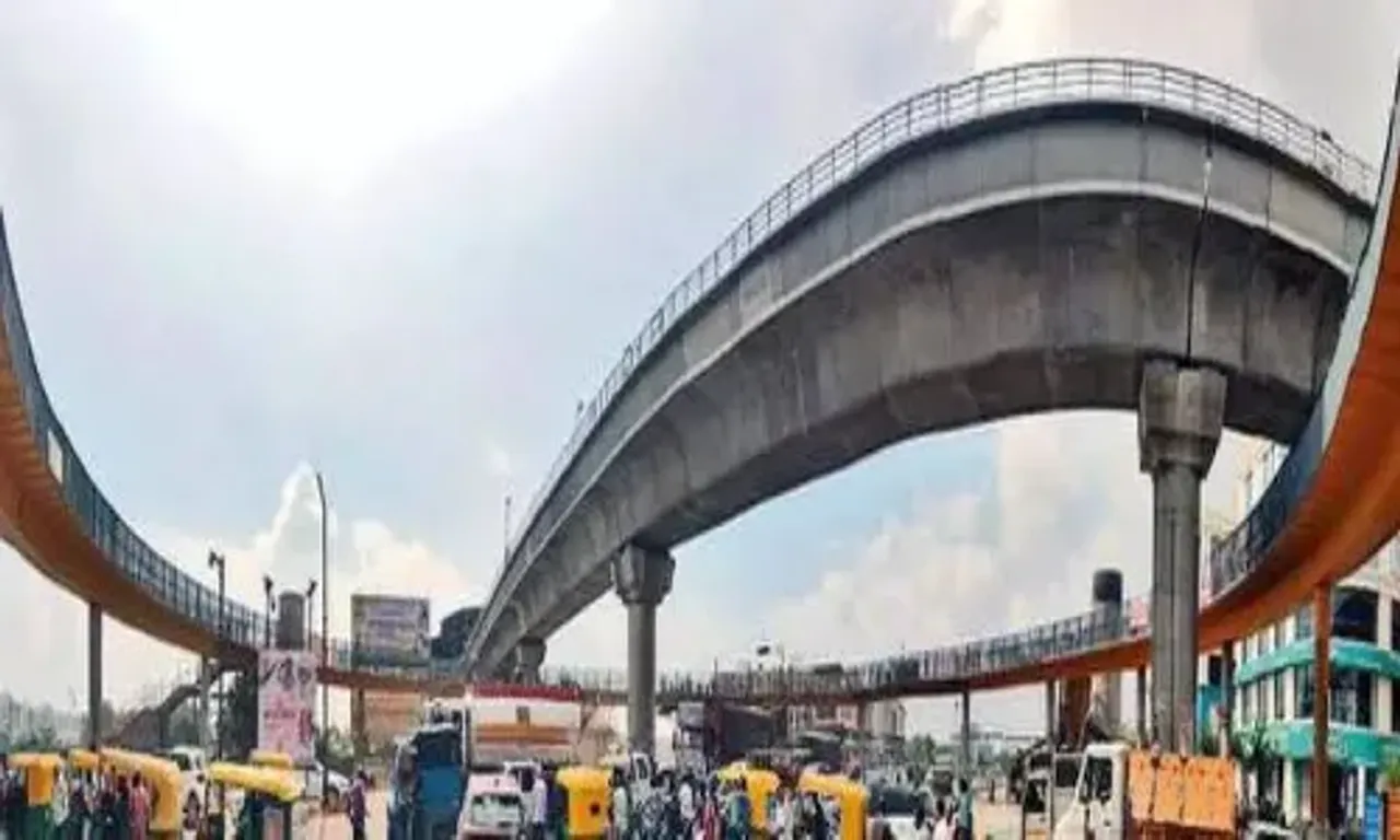 Ahmedabad: Circular foot overbridge going round in circles