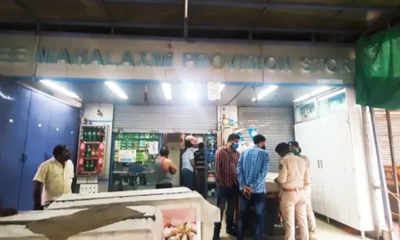 Thief target mini superstore in Vadodara and decamp with six to seven lakhs in cash
