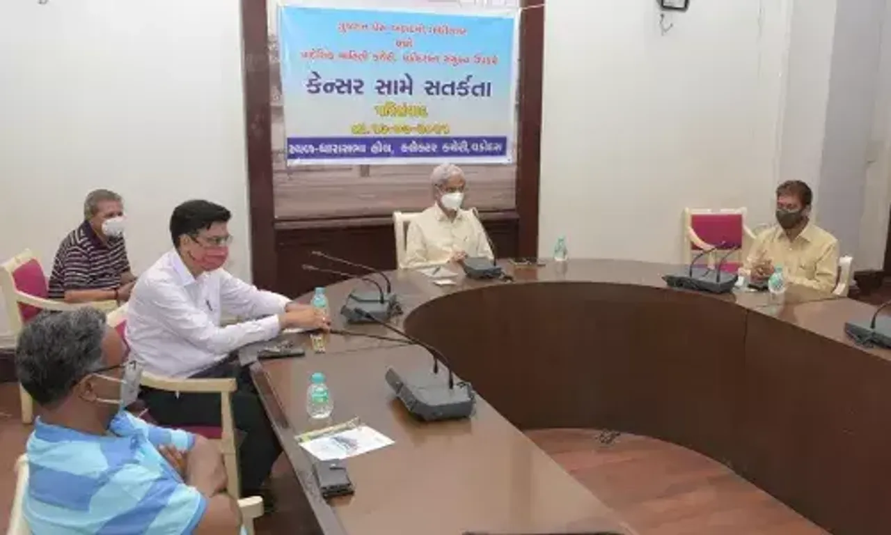 Cancer awareness seminar jointly held by Gujarat Press Academy and Regional Information Office, Vadodara