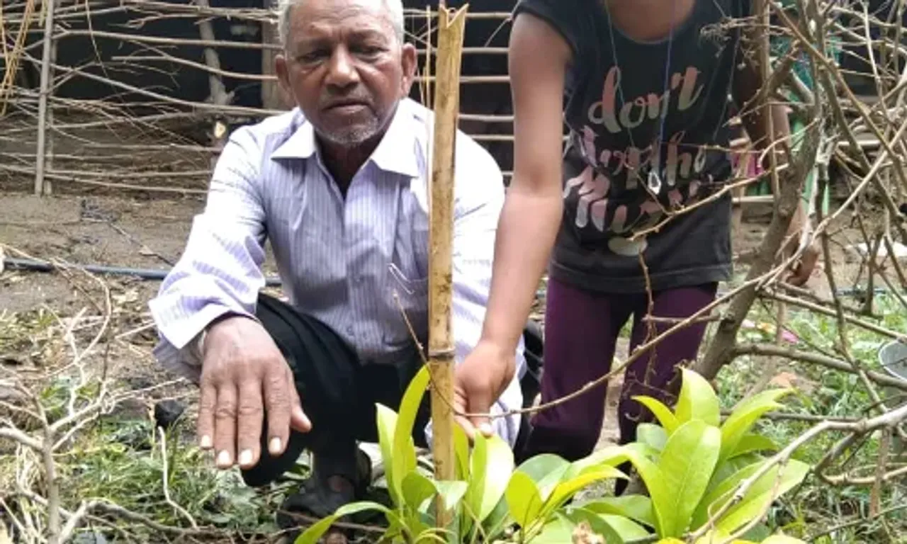 Unique approach of primary school teacher to welcome the students getting admission in school