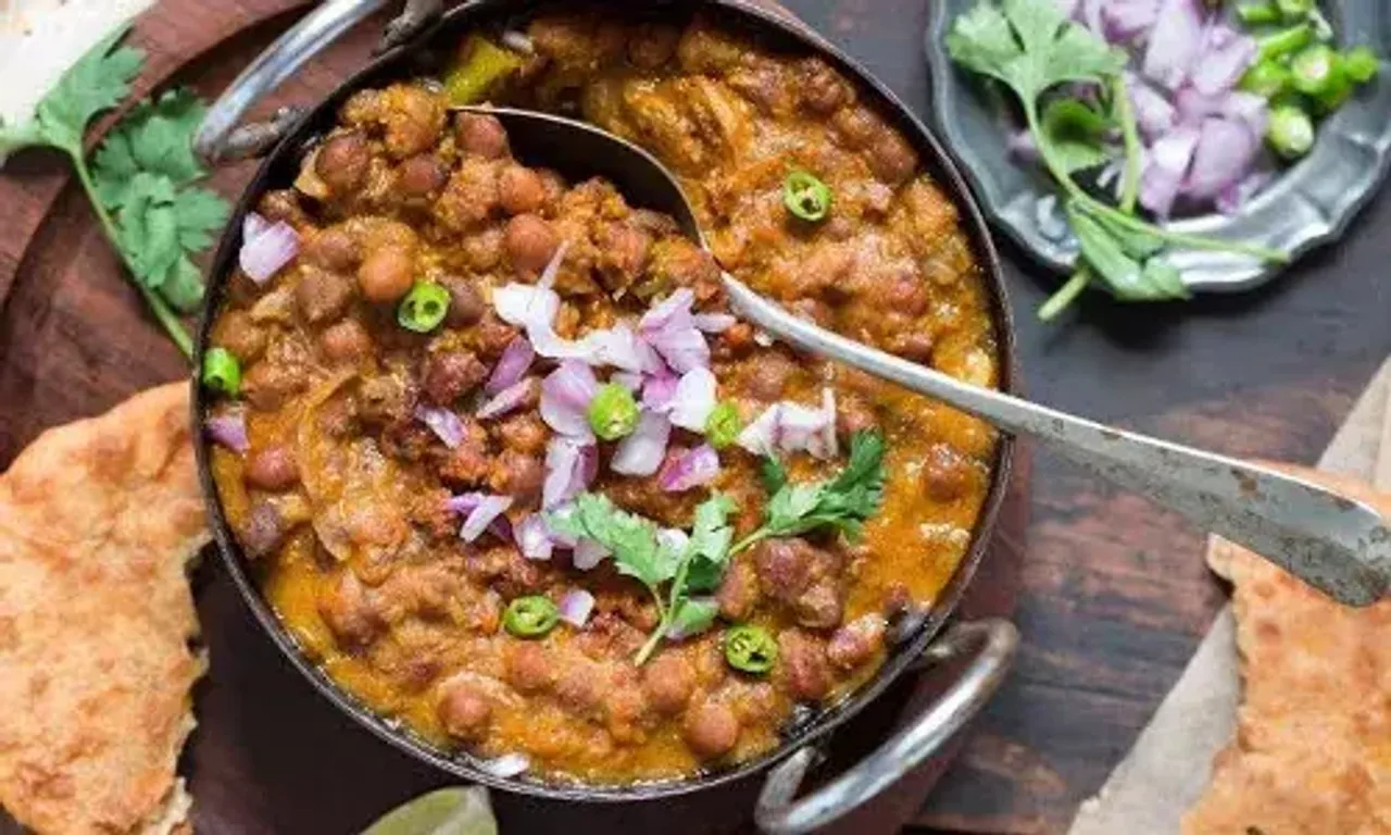 Chole Ghugni Recipe: Ghugni is a popular dish from Bihar and is eaten as an appetiser or snack