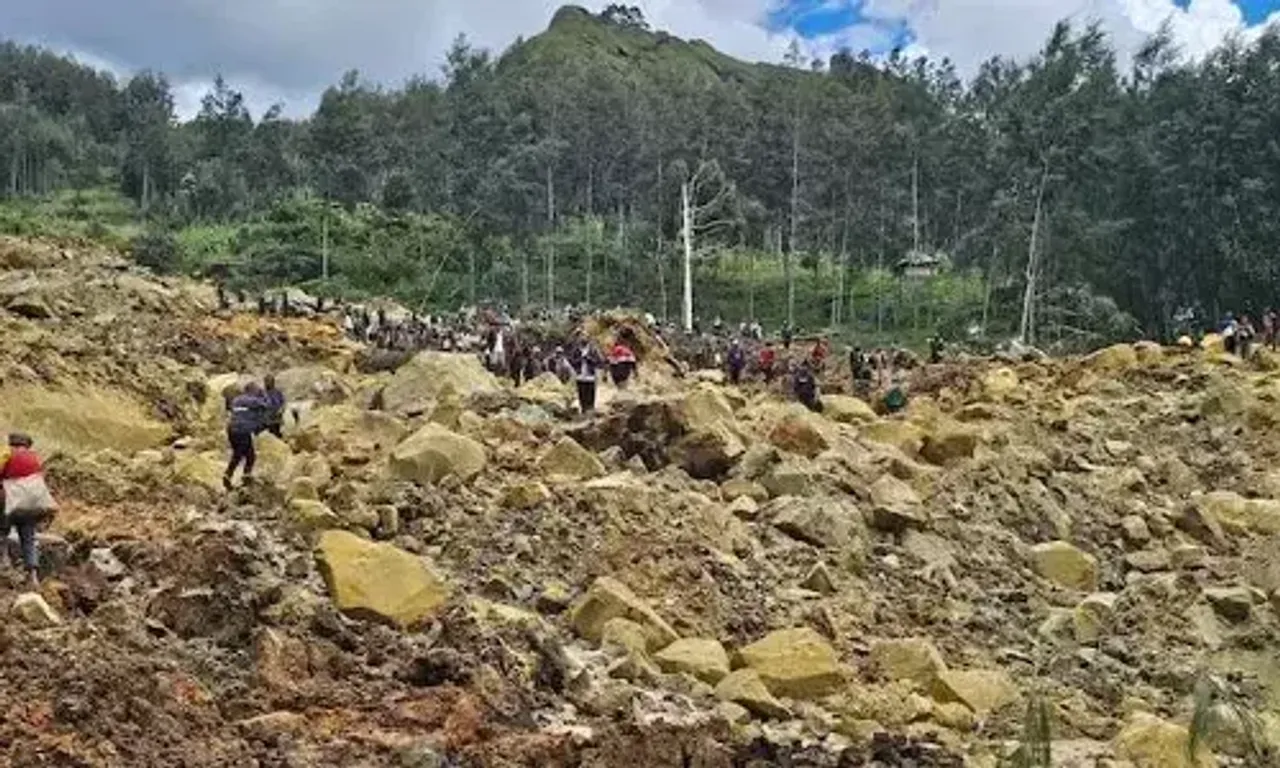 Over 300 buried as landslide hits Papua New Guinea