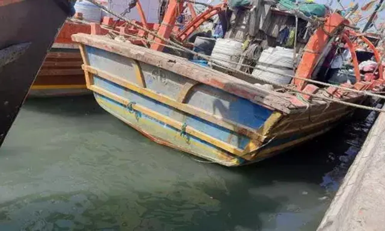Pakistan Navy Kills One Indian Fisherman Off Gujarat Coast