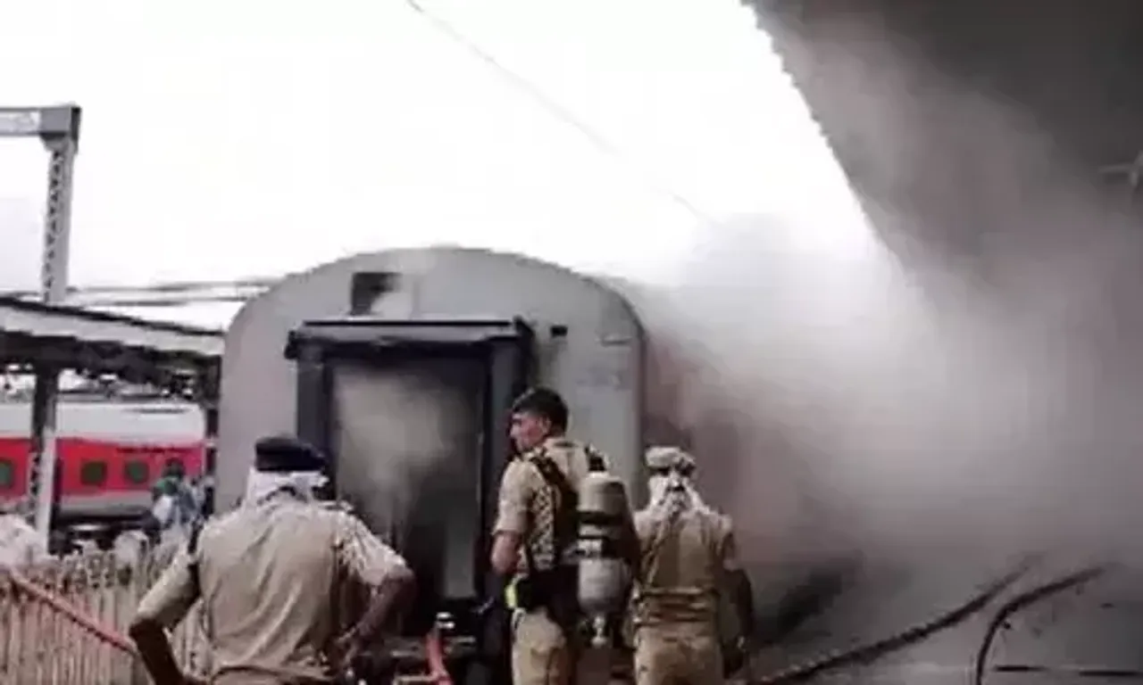 Fire breaks out in Mumbai-Bengaluru Udyan Express Train, no casualties reported