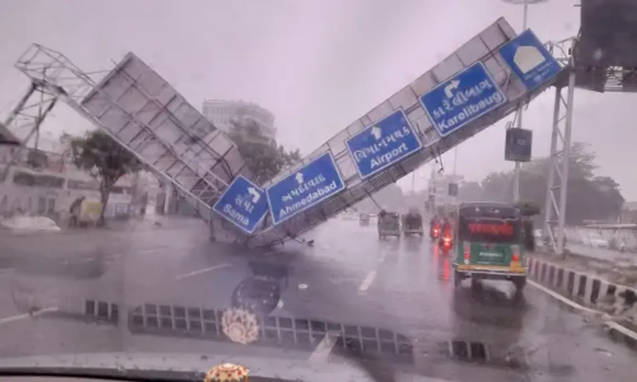 Heavy rains with gusty winds in Vadodara