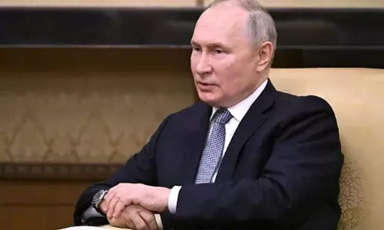 Report: Putin suffers cardiac arrest, found lying on bedroom floor