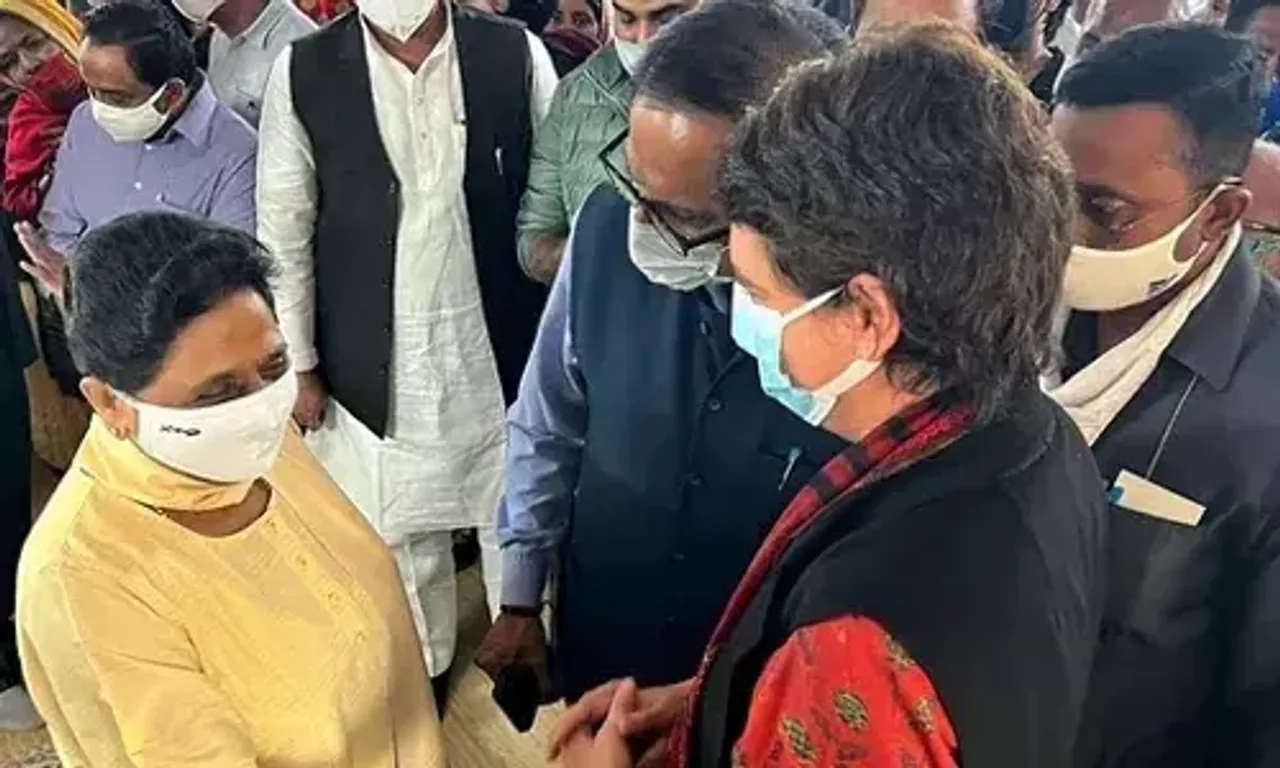 Priyanka Gandhi visits Mayawati, offers condolences for her mother's death