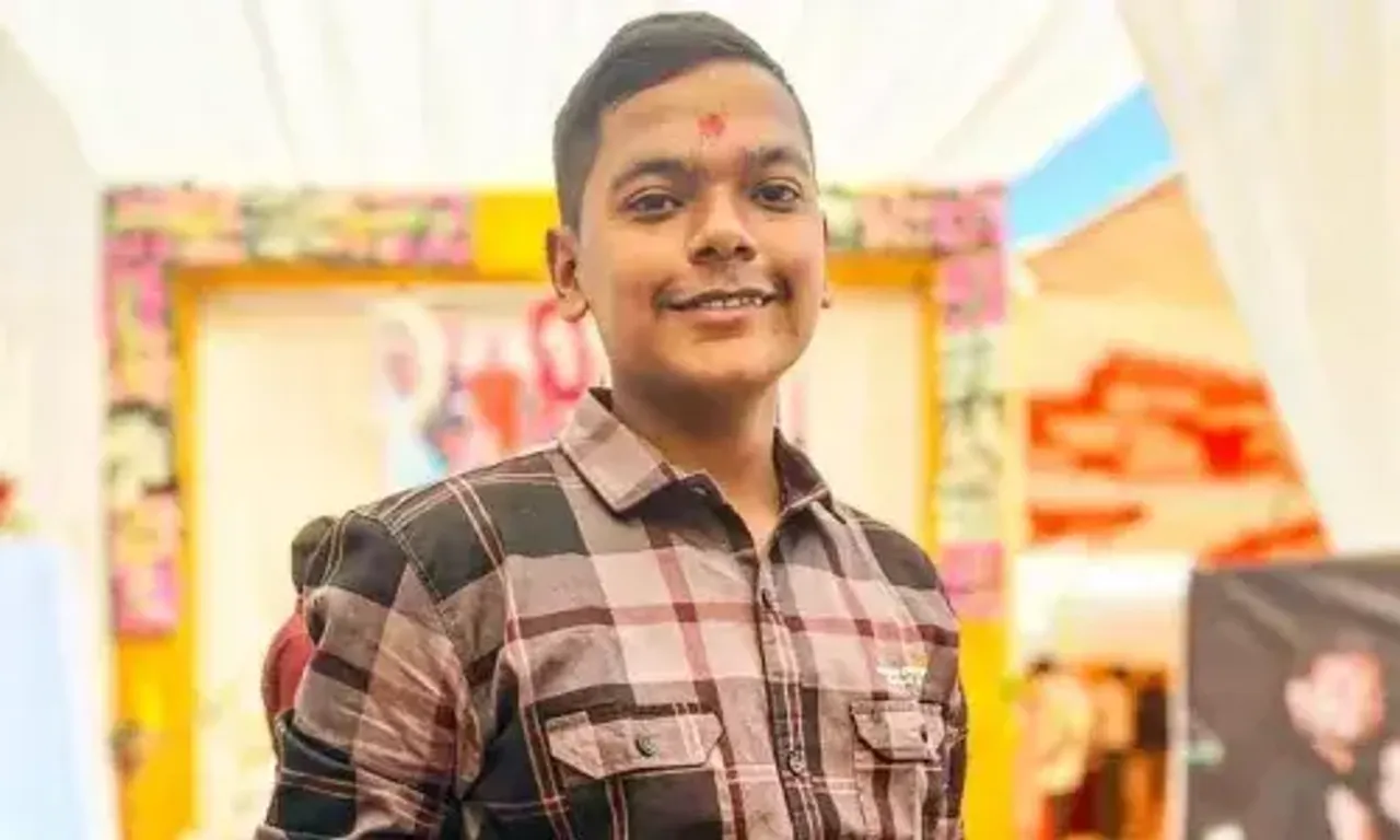 Gujarat: 19 Year Old Boy Dies due to Heart Attack While Playing Garba