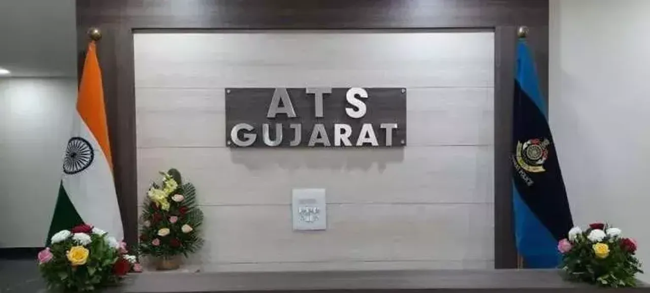 6 arrested with 15 illegal pistols in Gujarat