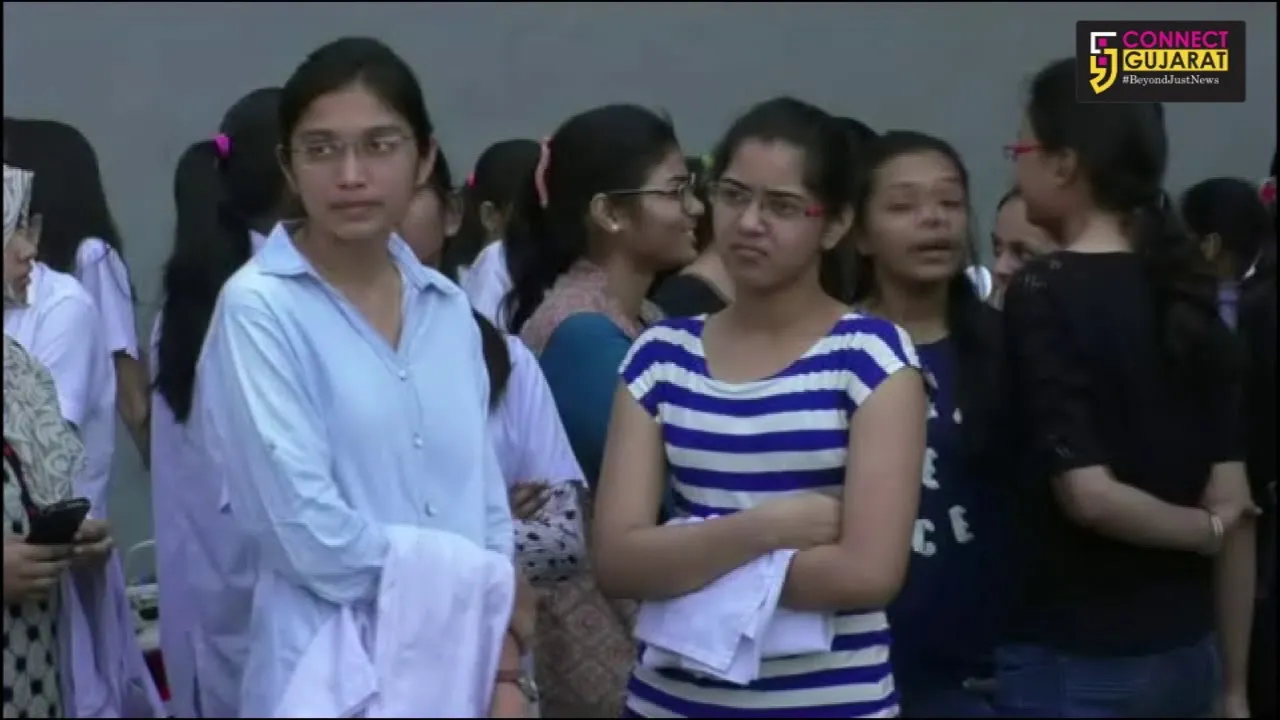 Gotri Medical college students protest against the administration