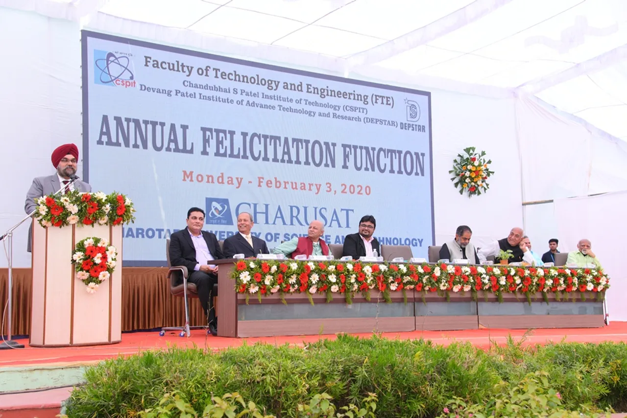 Toppers felicitated at Annual Day Celebration of Faculty of Technology and Engineering at CHARUSAT